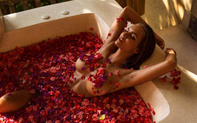 Wallpaper Brunette Big Tits Bathtub Flowers Boobs Tanned Wet