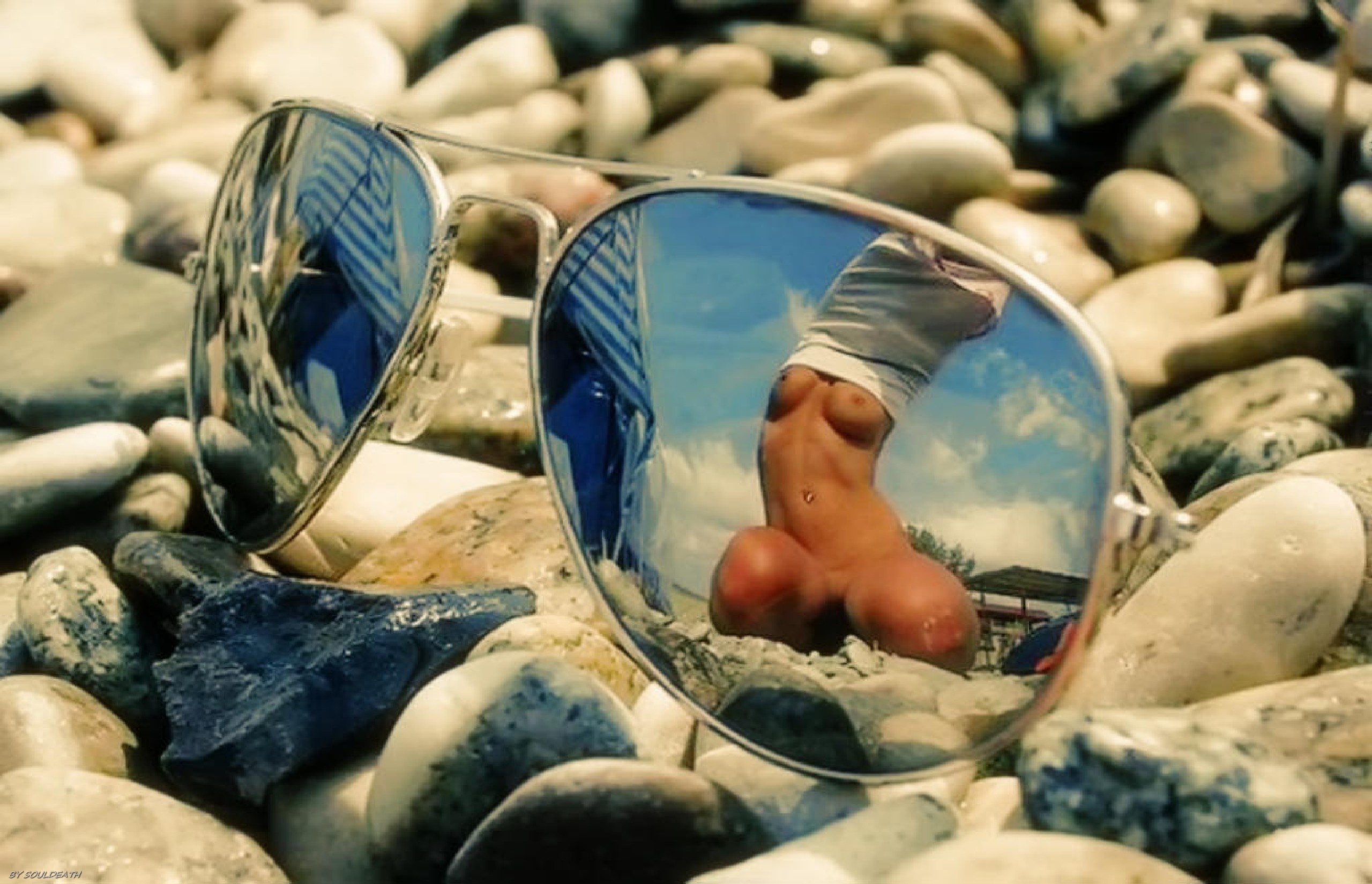 Download photo 1920x1080, erotic, oddies, nude, art, sunglasses, reflection,  tits out, funny - ID: 138236