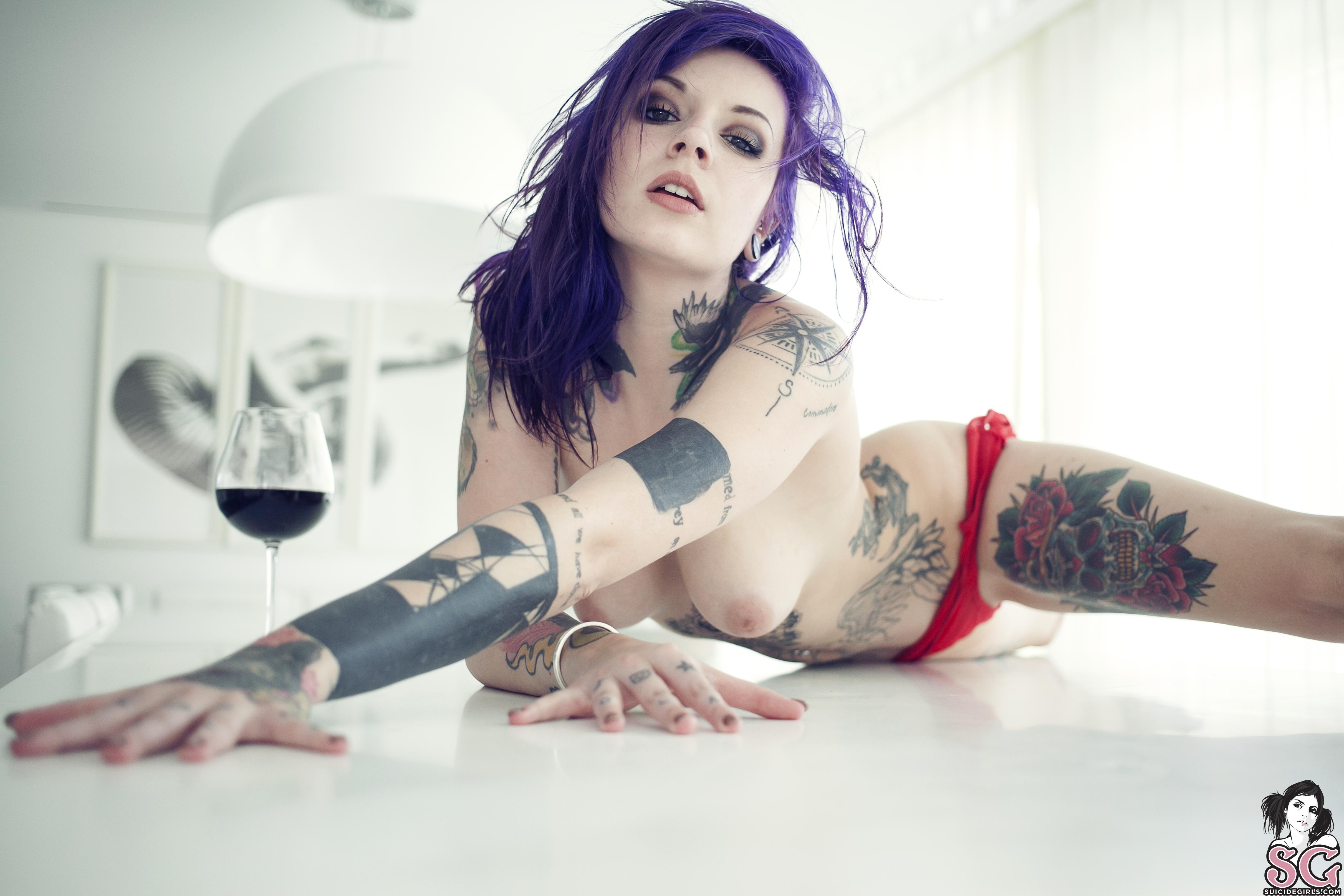 Images ofgirls with tattoos naked