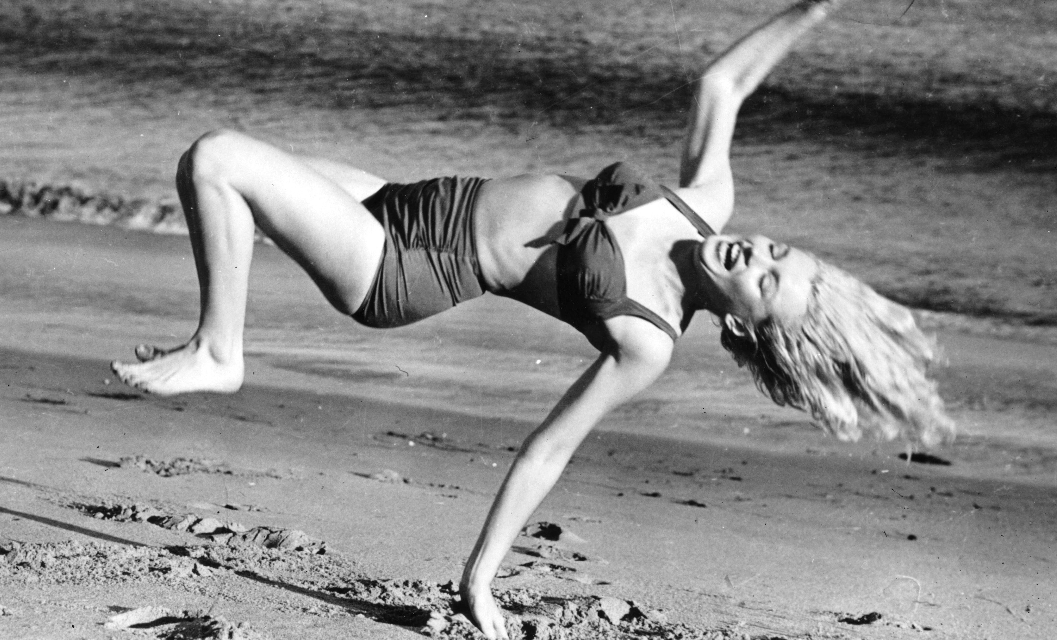 Wallpaper norma jean baker, aka, marilyn monroe, blonde, playmate,  celebrity, hollywood, glamour, actress, diva, singer, sex symbol, sexy  babe, curves, vintage, black and white, erotic, real celebs wall, retro,  bikini desktop wallpaper - Girls & Beaches - ID ...