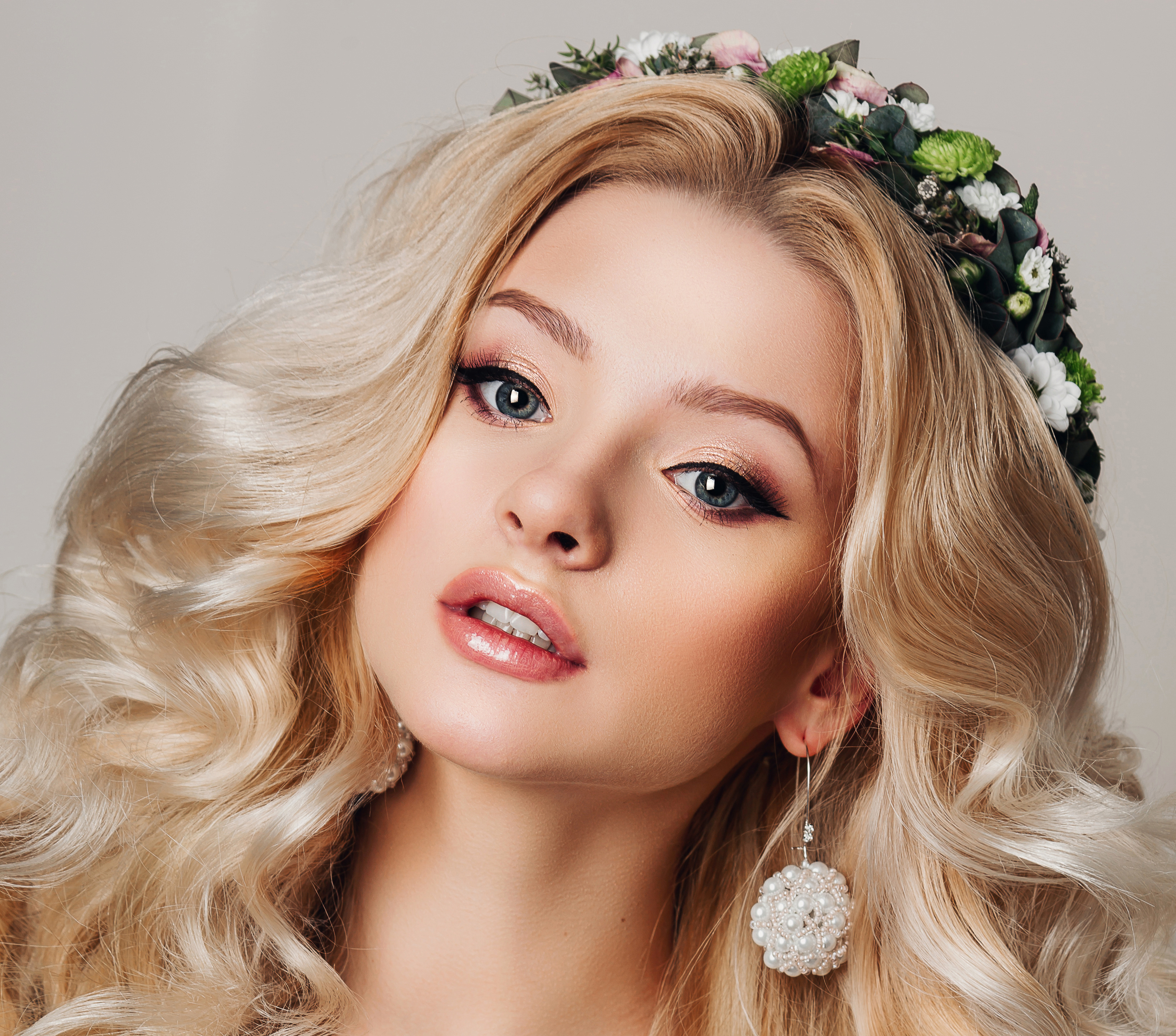 girl, blonde, cute, sweet, makeup, lovely face, earrings, curly hairs, queen