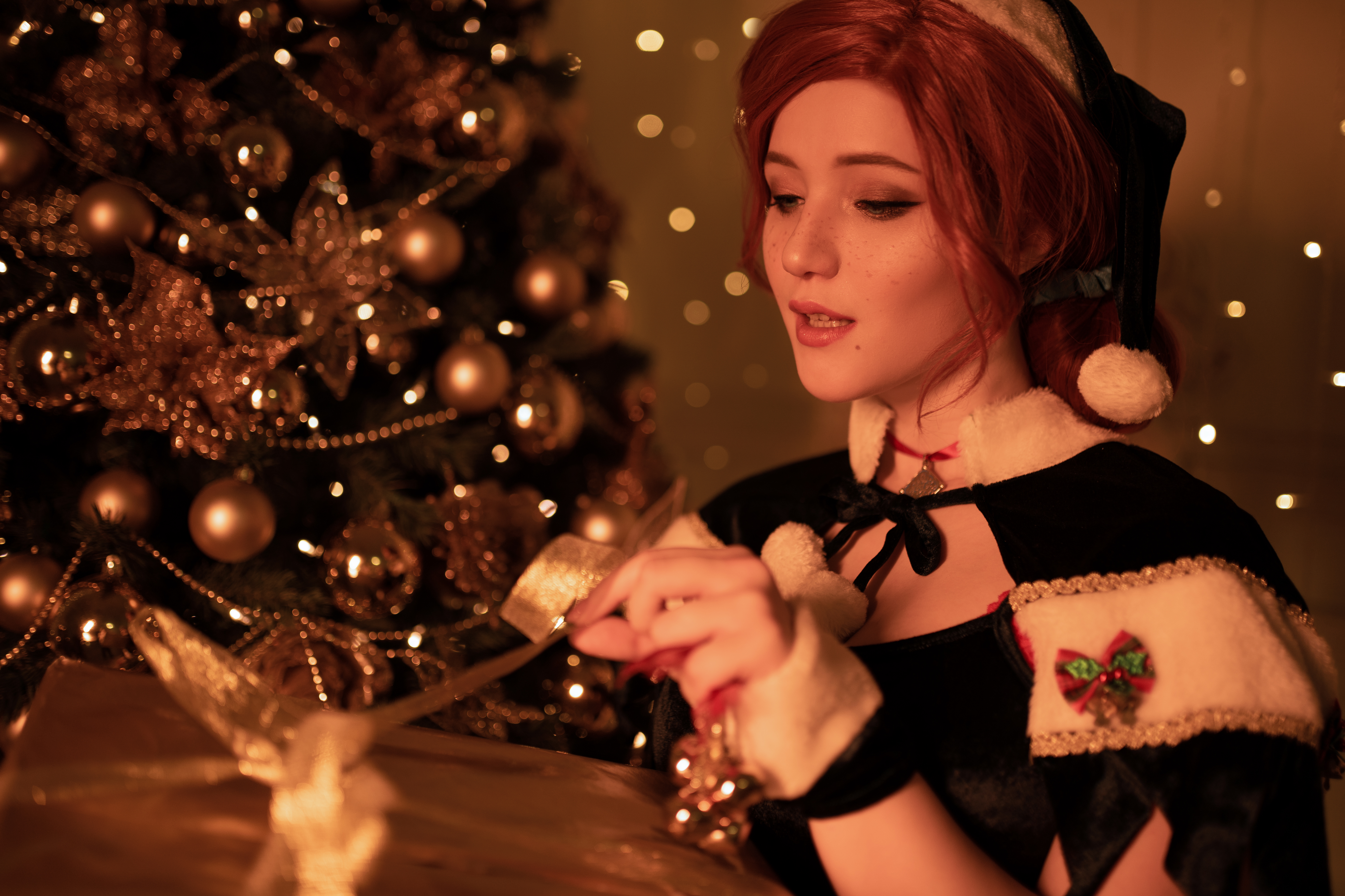 lada lyumos, closeup, hat, lights, christmas tree, new year, christmas, redhead