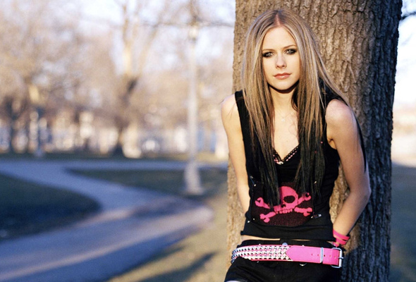 avril lavigne, singer, blonde, tree