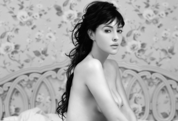 monica bellucci, actress, brunette, titts, black and white, sexy, curly, long hair, topless