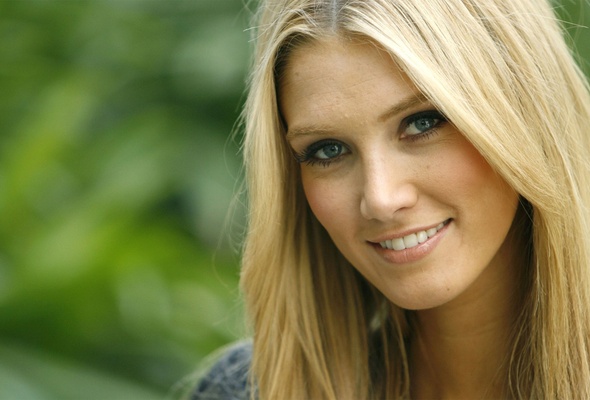 delta goodrem, blonde, actrees, singer, smile