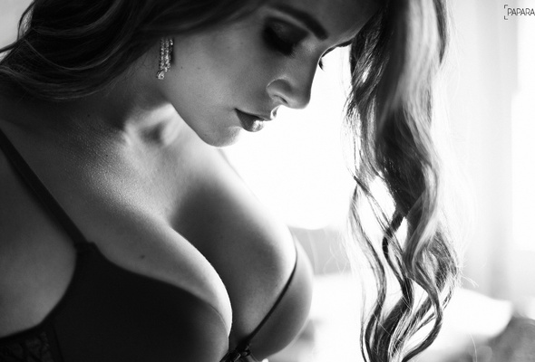 laisa, paparazzo, model, bra, tits, big tits, hairs, laisa portela, black and white, cleavage