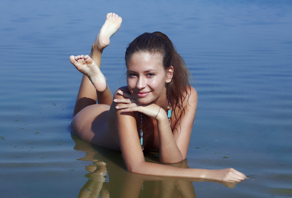 lidija, brunette, sexy girl, nude, naked, water, wet, smile, beads, ponytail, irina j, afrodita, hi-q