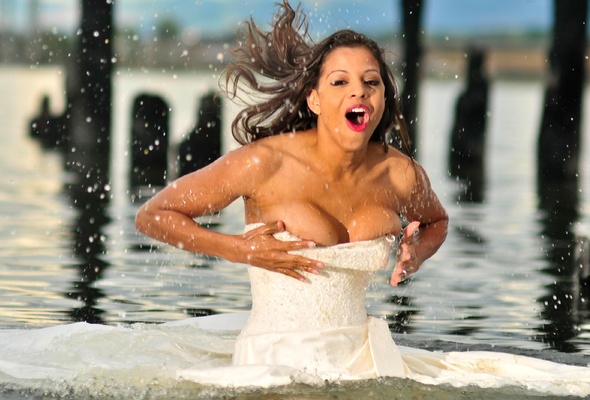 ashley, water, ashley henry, trash the dress, bridal dress, boobs, cleavage, bride, wedding, wet, sexy, decollete, real celebs wall, widescreen cut