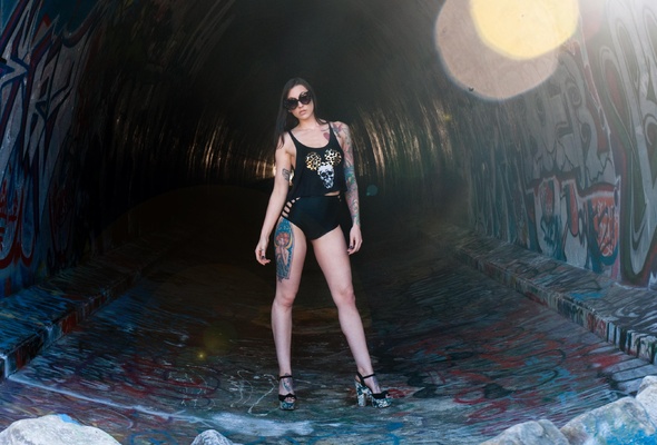 ronnie jean, amateur, dark hair, sunglasses, high heels, tattoo, sexy babe, body art
