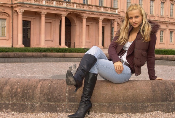 transportabel Skov depositum Wallpaper blonde, outdoor, sexy babe, jeans, boots, buffalo boots, knee  boots, sitting, posing, fofoshooting, шлюшка desktop wallpaper -  Celebrities - ID: 92289 - ftopx.com