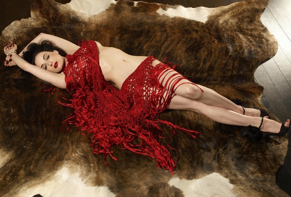 dita von teese, model, sexy babe, lingerie, actress, glamour, international burlesque star, dita, playmate, dancer, brunette, legs, laying, fur, female, femme fatale, sexy attitude, heels, delicious, sexy, erotic art, real celebs wall