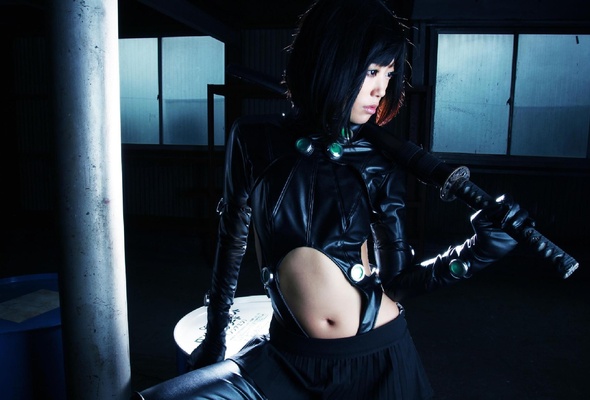 asian, sexy babe, short hair, model, posing, leather, top, miniskirt, dark mood, cosplay, bellybutton, black, gloves, katana, sword, uta kohaku, kohaku uta