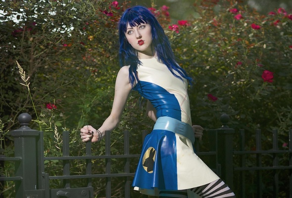 shiloh suicide, sexy babe, goth, young, dress, latex, rubber, fetish, shiny, blue hair, outdoor, garden, erotic, flowers, roses, kev kool foto, red lips, bunny, blue, white, pale skin, belt, fetish babe