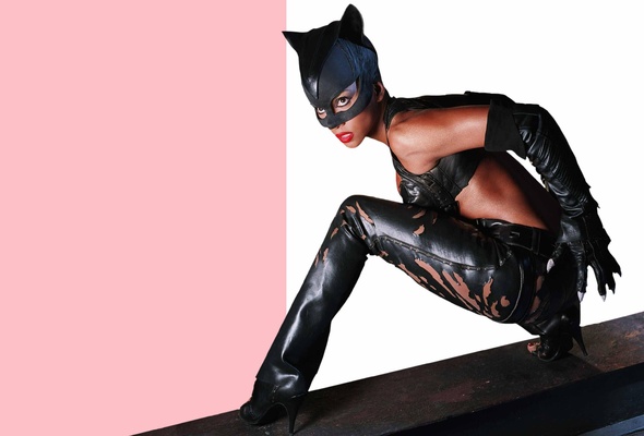 halle berry, sexy babe, ebony, actress, hollywood, glamour, posing, black, leather, costum, mask, pants, top, gloves, high heels, movie, catwoman, batman, ebony gold, real celebs wall