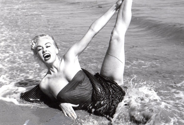 jeanne carmen, blonde, american, actress, pin up, glamour, model, sexy babe, long hair, laying, beach, sand, water, wet, clothes, spread, legs, erotic, retro, pin up style, jeannie carman, saba dareaux, black and white