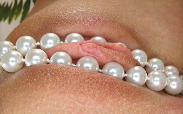 carli banks, model, blonde, pussy, pearls, closeup, beads, waxed, funny, bald pussy, clam, clean