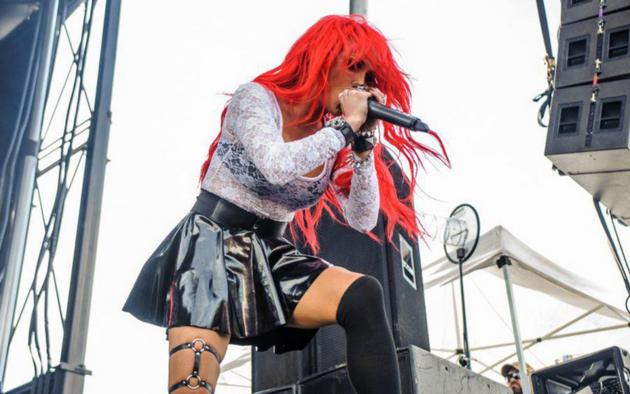 heidi shepherd, butcher babies, female vocal, skirt, low quality, bad quality