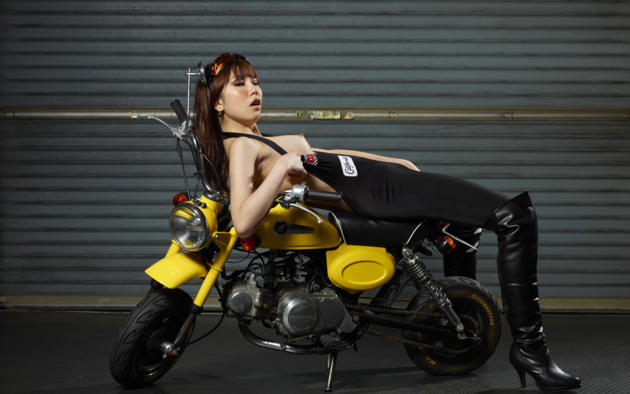 reina yuuki, reina, motorcycle, minimoto, sexy, hi-q, boots, asian