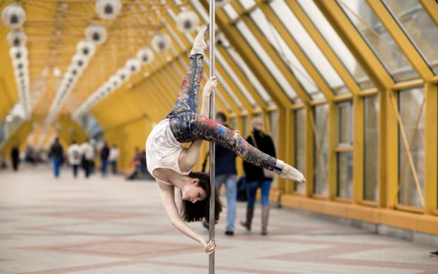 black haired, public, pole, dancer, pole dancer, sporty, legs