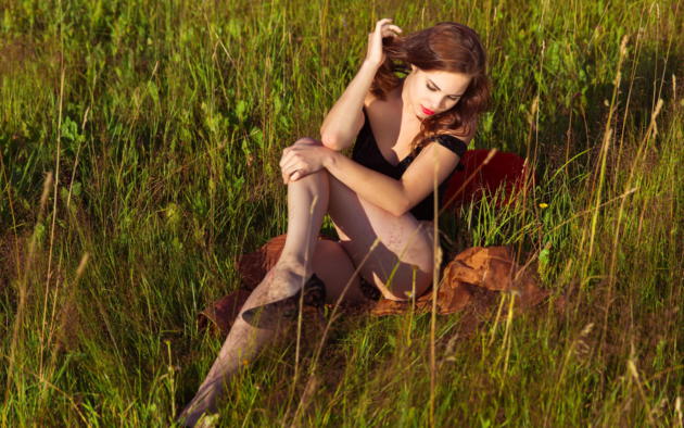 diana, famegirl, brunette, field, red lips