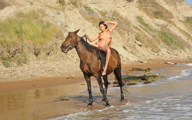 suzanna a, susi r, brunette, beach, horse, naked, big tits, nipples, shaved pussy, labia, spread legs, hi-q, nadia p