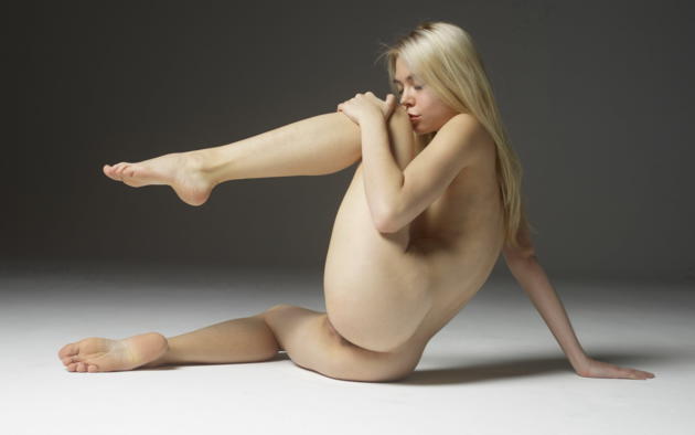 margot, studio nude, blonde, body-art, ass, nude, spreading legs