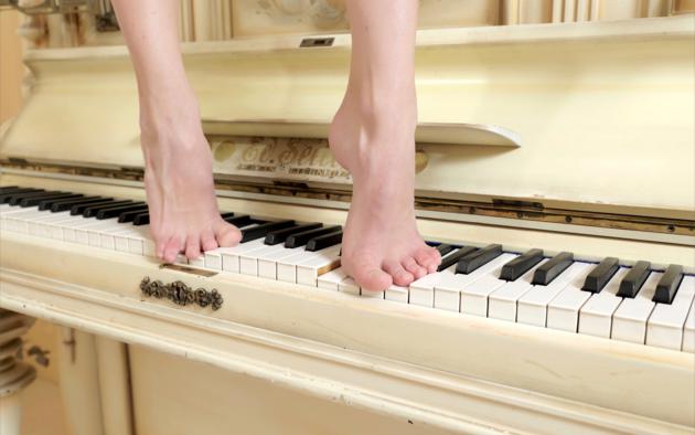 jasmine hane, model, feet, graceful feet, piano