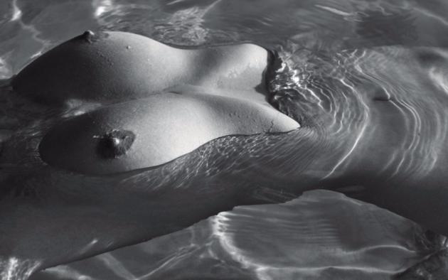 breasts, tits, water, sea, submerged, black and white, genevieve morton, pool, nipples, boobs, peitos