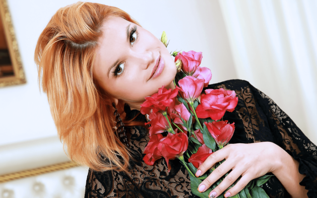 violla a, 4k, sexy, smile, flowers, redhead