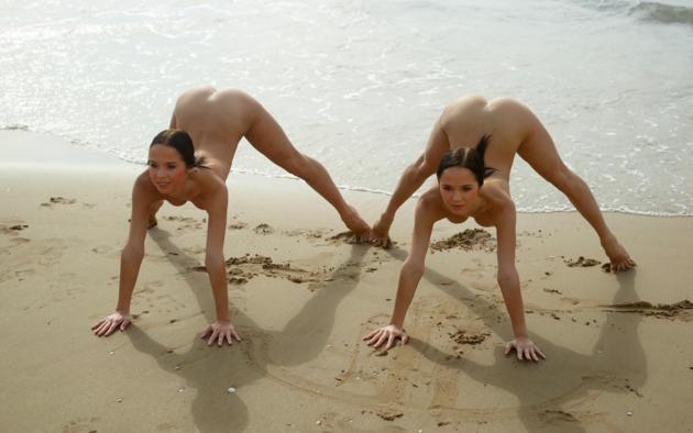 nude, girls, ass, beach, julietta and magdalena, julietta, magdalena, flexible, gymnast, sea, tanned