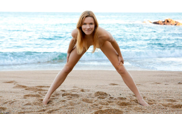 lara sheet, redhead, nude, sea, posing, beach, sand, legs, spreading, bending