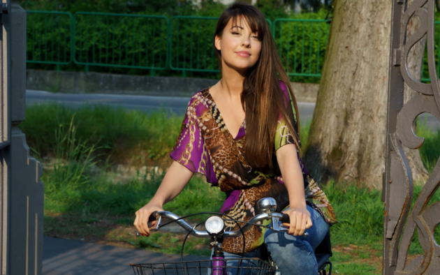 lorena b, lorena garcia, brunette, long hair, bicycle, hi-q
