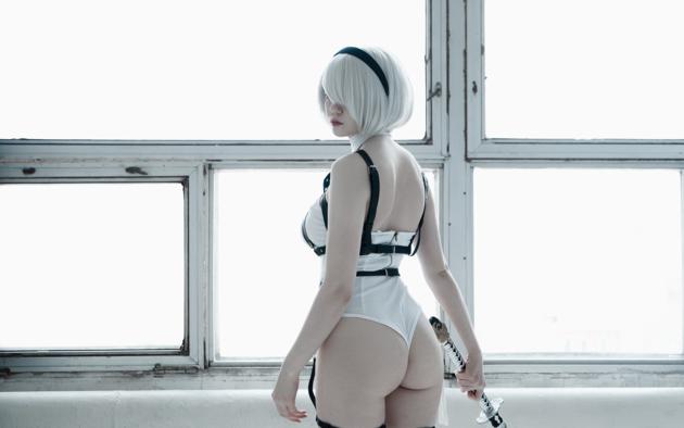 alina becker, sword, ass, cosplay, white hair