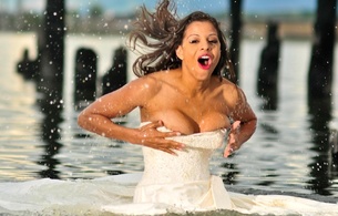 ashley, water, ashley henry, trash the dress, bridal dress, boobs, cleavage, bride, wedding, wet, sexy, decollete, real celebs wall, widescreen cut