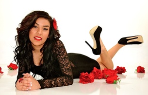 alondra g, brunette, long hair, latina, sexy babe, laying, smile, black dress, black, heels, flowers, roses, piercing, sexy dressed, hector torres foto, hi-q