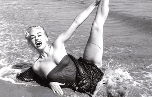 jeanne carmen, blonde, american, actress, pin up, glamour, model, sexy babe, long hair, laying, beach, sand, water, wet, clothes, spread, legs, erotic, retro, pin up style, jeannie carman, saba dareaux, black and white