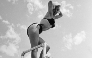 jayne mansfield, blonde, busty, american, actress, celebrity, 50s, sexsymbol, curvy, sexy babe, long hair, posing, bikini, hot, body, retro, black and white, b&w, real celebs wall, hollywood, glamour, diva, vintage