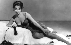 gina lollobrigida, brunette, busty, italian, actress, celebrity, hollywood, glamour, sexy babe, sexsymbol, vintage, posing, laying, lingerie, retro, erotic, black and white, b&w, real celebs wall, sex symbol