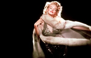 norma jean baker, aka, marilyn monroe, blonde, playmate, celebrity, hollywood, glamour, actress, diva, singer, sex symbol, sexy babe, curves, vintage, erotic, red lips, evening robe, fur, real celebs wall