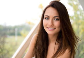 michaela isizzu, brunette, balcony, face, smile