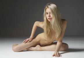 margot, studio nude, blonde, body-art, nude
