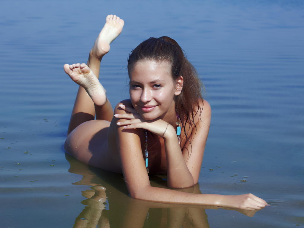 lidija, brunette, sexy girl, nude, naked, water, wet, smile, beads, ponytail, irina j, afrodita, hi-q