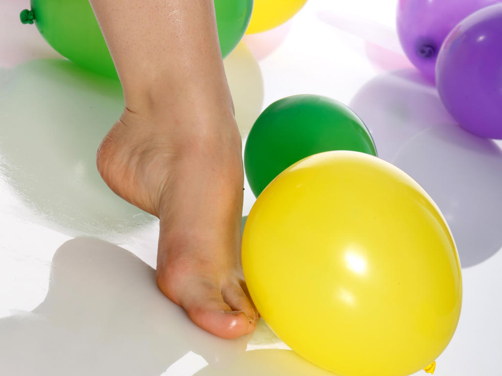 luna, petite, cute, model, brunette, foot, skinny, delicious, sexy, perfect girl, sexy foot, balloons, high quality