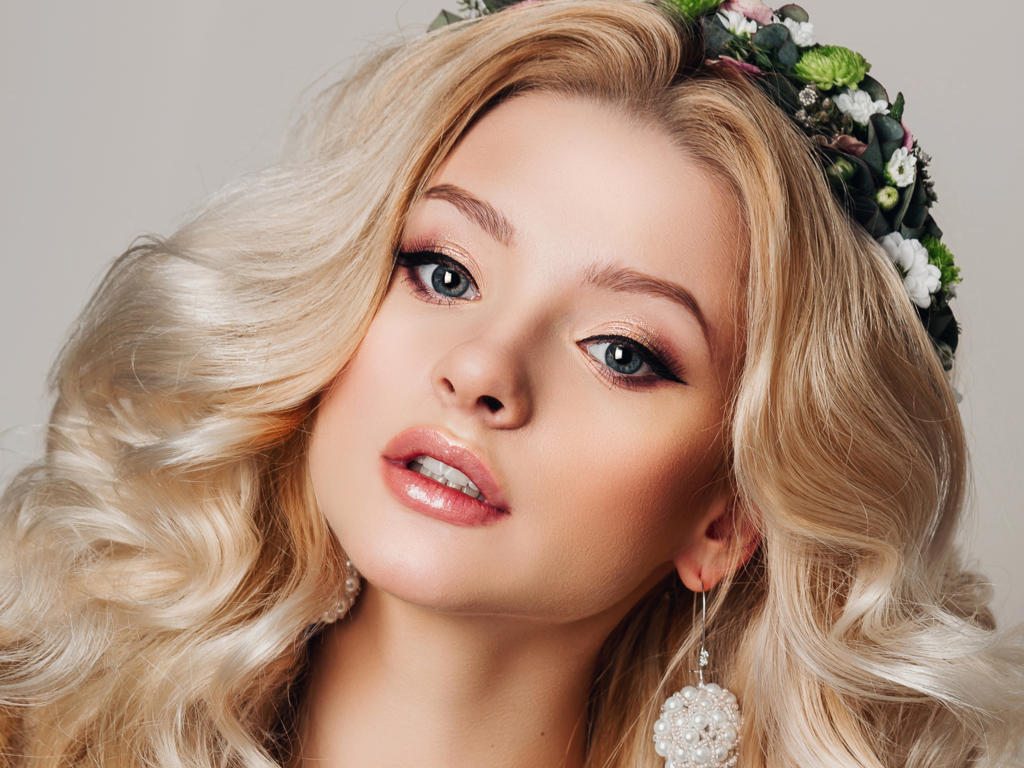girl, blonde, cute, sweet, makeup, lovely face, earrings, curly hairs, queen