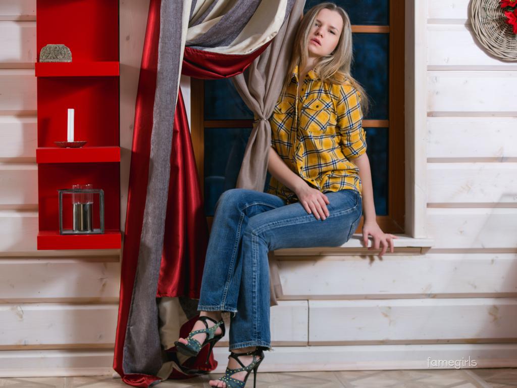 monica, blonde, sexy girl, shirt, jeans, sandals