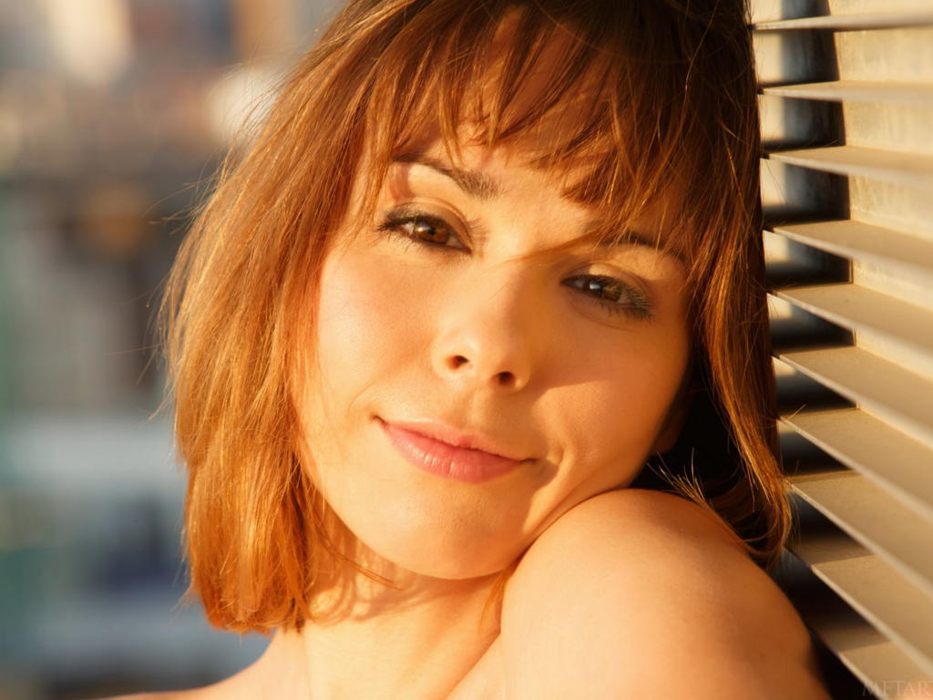 ariel rebel, sexy, cute, smile, short hair, redhead, face, eyes, eye contact