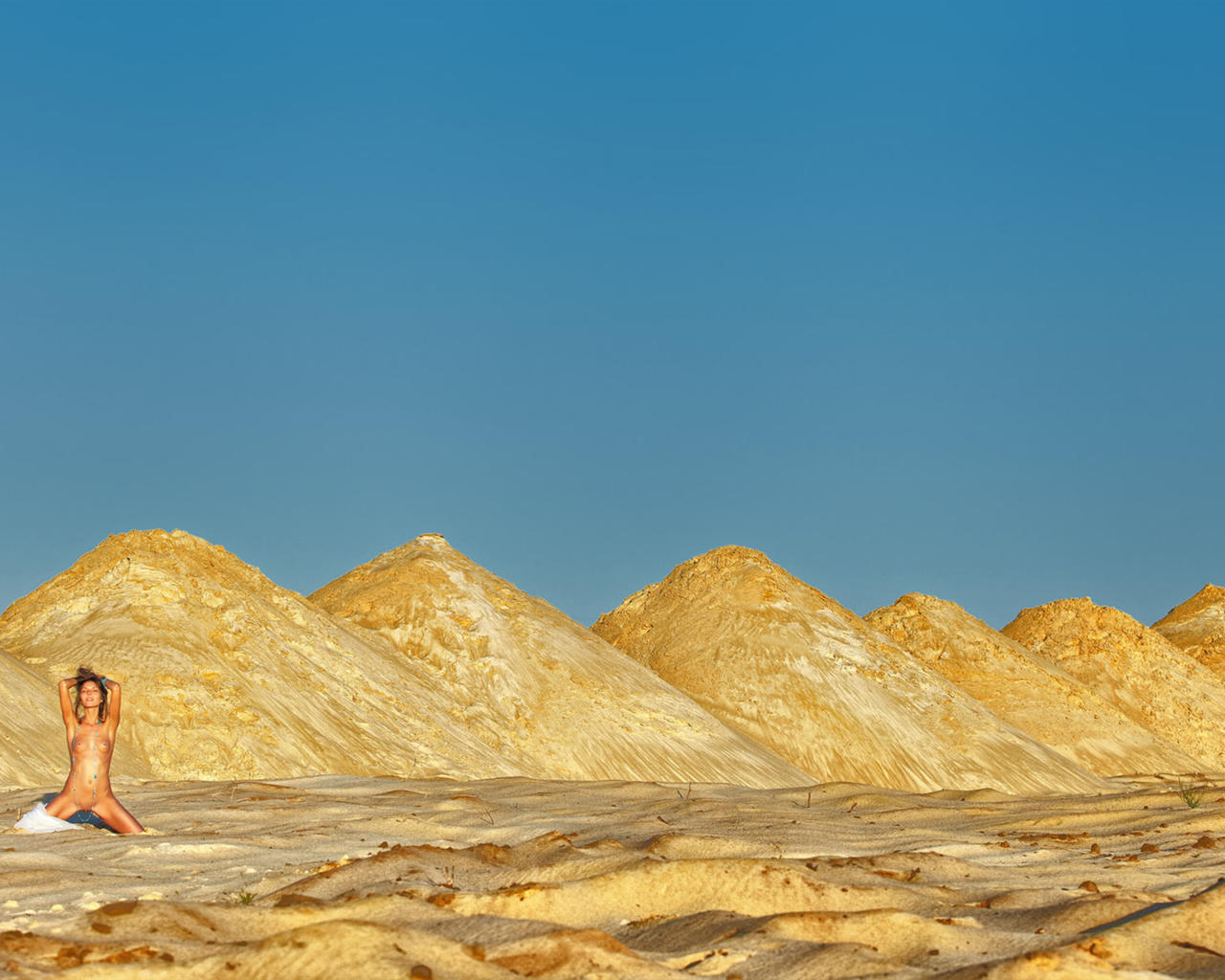 nude, outdoor, blonde, long hair, pretty, sexy, young girl, model, small tits, mountains, sand