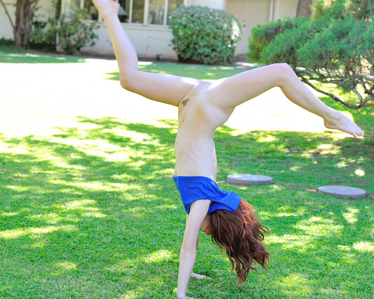 elle, elle alexandra, pussy, grass, legs, small tits, tiny tits