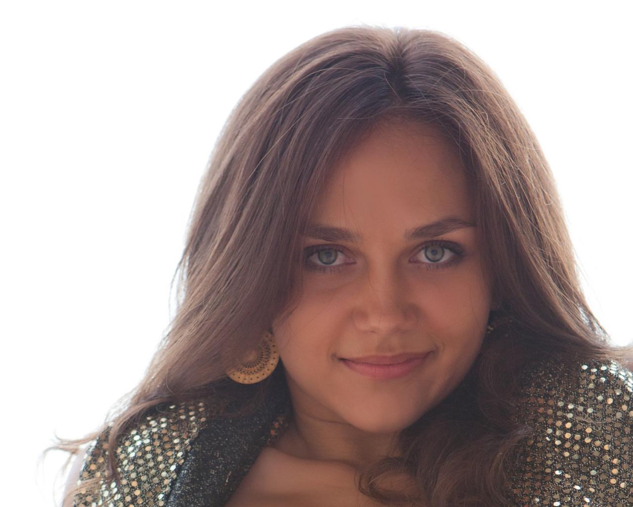 zlatka a, brunette, sexy girl, adult model, ukrainian, lovely face, eyes, earrings, long hair, view, look, smile, great eyes, natural beauty