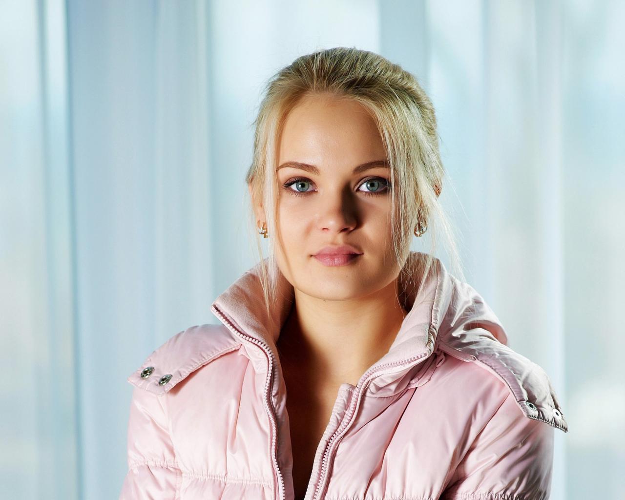 talia, blonde, sexy girl, adult model, cute, sweet, earrings, view, look, lovely face, blonde goddess, :), talia blonde, talia cherry